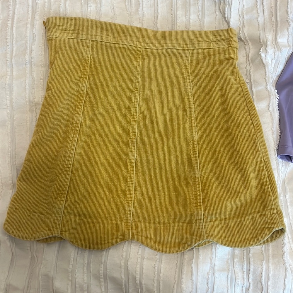 Yellow scalloped skirt